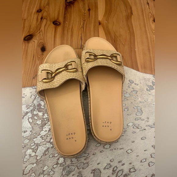 A New Day Agnes Platform Slide Sandals - Picture 3 of 6